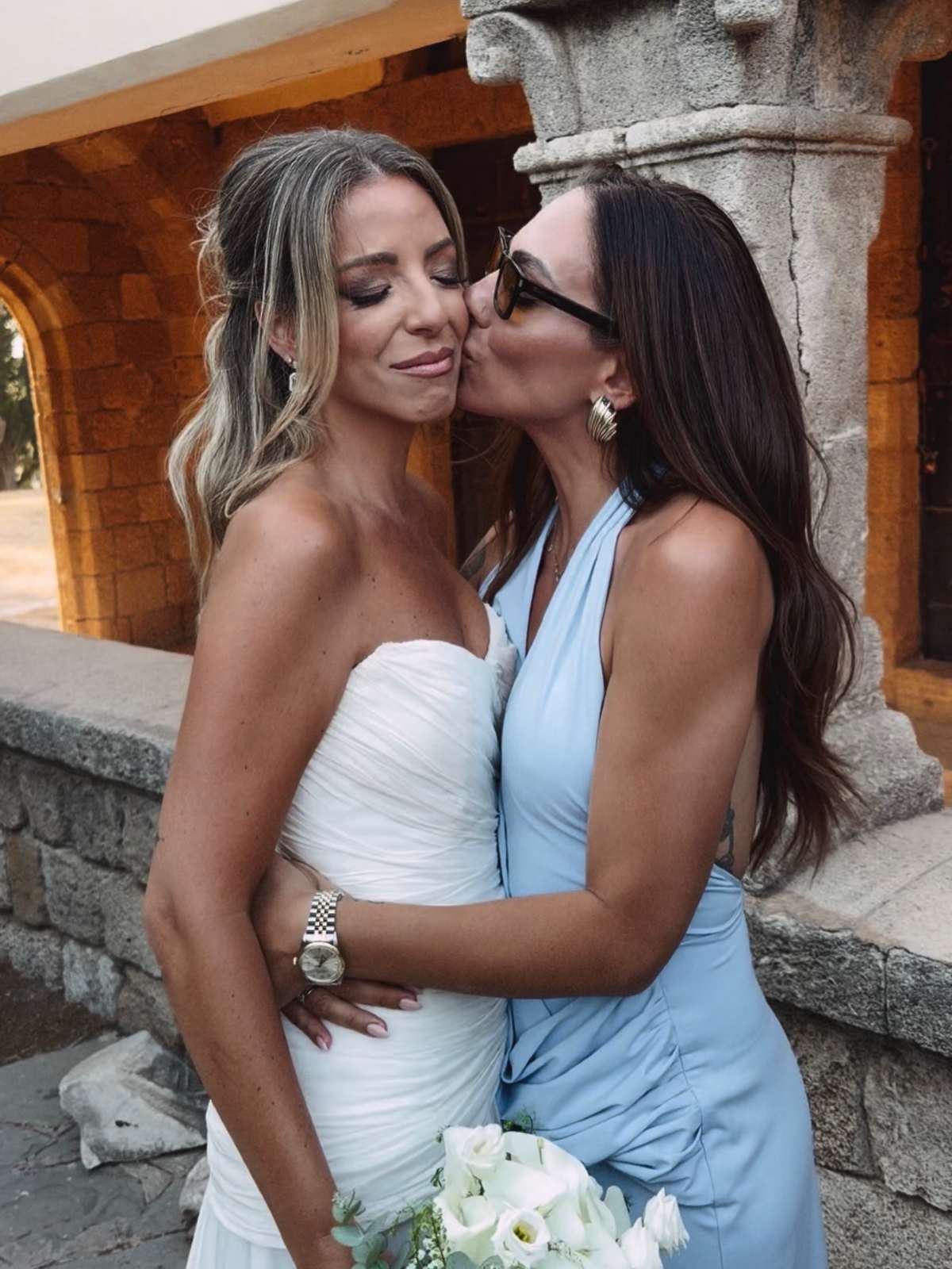 Ευρυδίκη Βαλαβάνη: Παντρεύτηκε η κολλητή της στη Ρόδο, ποια είναι η κουμπάρα της, Κονδία Νεσγού – Φωτογραφίες και βίντεο 11 Ευρυδίκη Βαλαβάνη