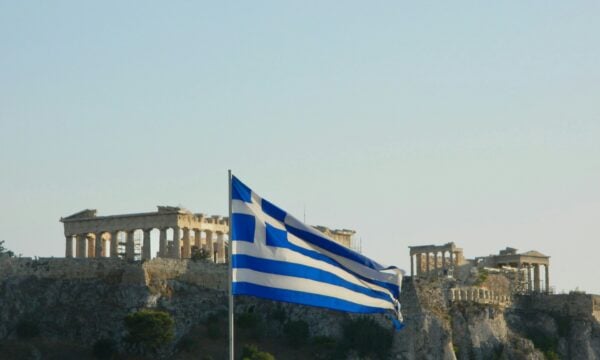 Η Ελλάδα σχεδιάζει πρόωρη αποπληρωμή χρέους 13 δισ. ευρώ: Όφελος 2 δισ. ευρώ σε 7 χρόνια σύμφωνα με το υπουργείο Οικονομικών
