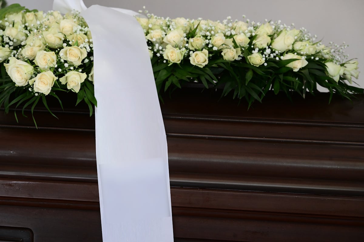 Βούτηξε τα κλειδιά από γραφείο τελετών και έκανε ανενόχλητος κλοπή 13.000 ευρώ