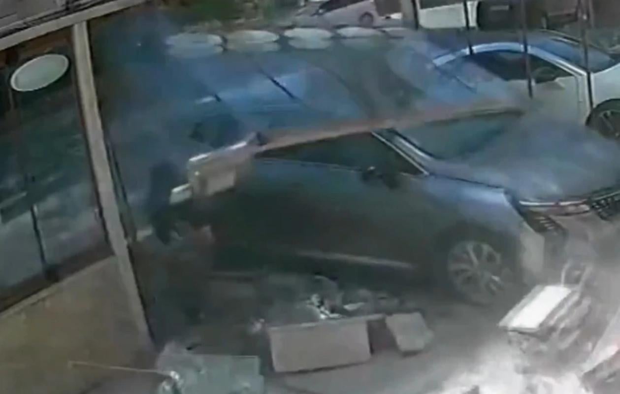 Τουρκία: Αυτοκίνητο εισέβαλε σε φούρνο στην Καισάρεια έπειτα από τροχαίο – Τραυματίστηκε βρέφος