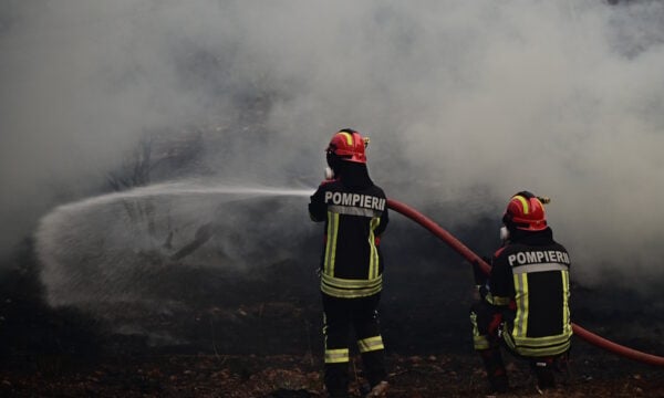 Φωτιά στην Αττική: Οι πυροσβεστικές δυνάμεις επιχειρούν σε πολλαπλές εστίες αδιάκοπα