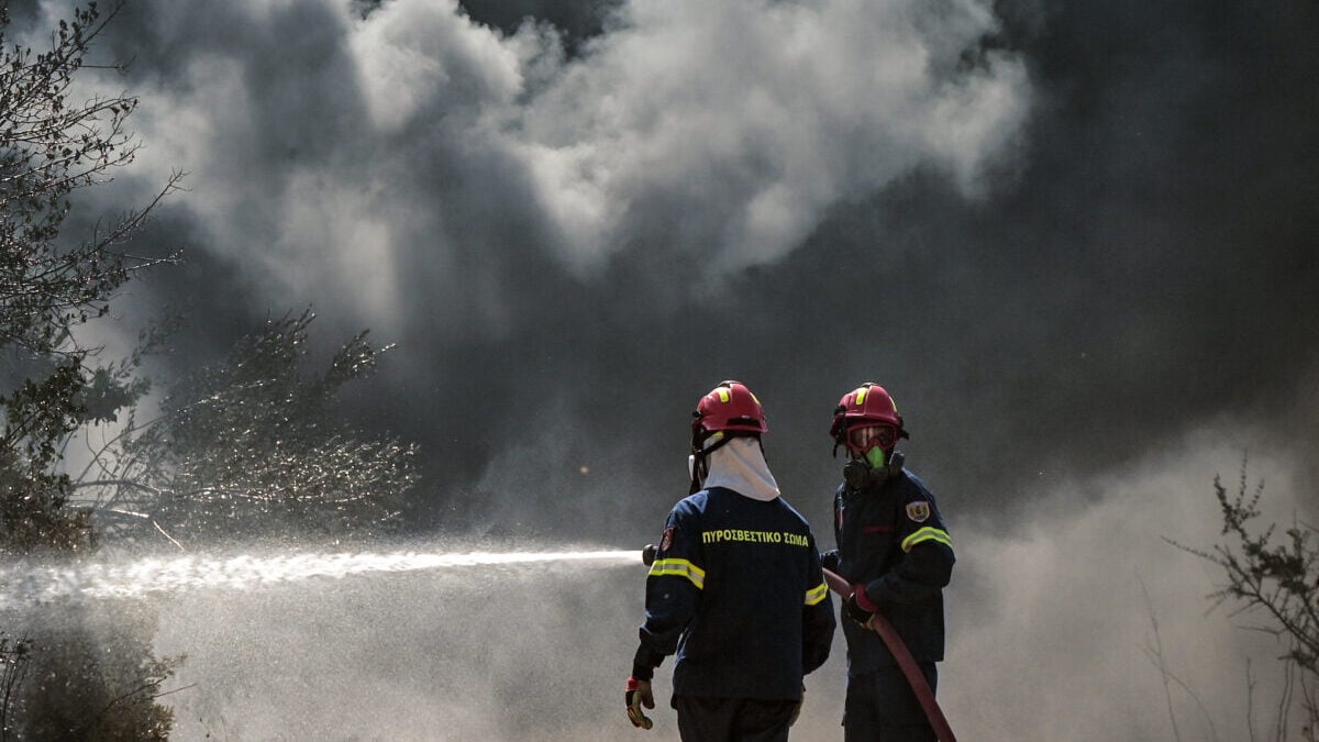 Φωτιά στο Κοκκινόχωμα Καβάλας: 4 αεροσκάφη και ένα ελικόπτερο στη μάχη με τις φλόγες, ήχησε το 112 1 Φωτιά στο Κοκκινόχωμα Καβάλας: 4 αεροσκάφη και ένα ελικόπτερο στη μάχη με τις φλόγες, ήχησε το 112