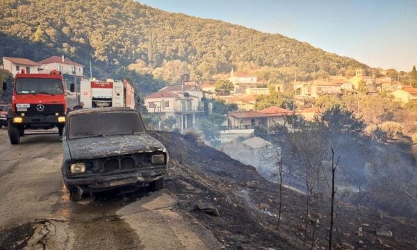 Φωτιά στην Αχαΐα: Μήνυμα 112 «απομακρυνθείτε προς Άλσος και Νερατζιές»
