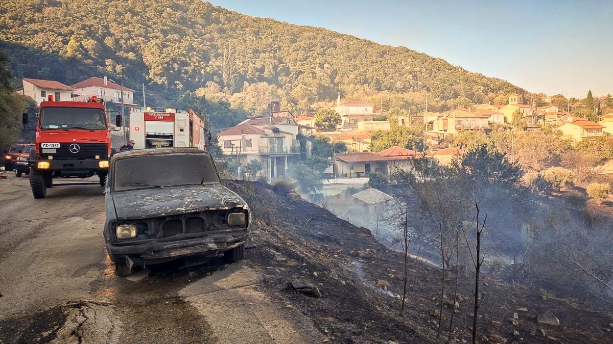 Φωτιά στην Αχαΐα: Μήνυμα 112 «απομακρυνθείτε προς Άλσος και Νερατζιές»