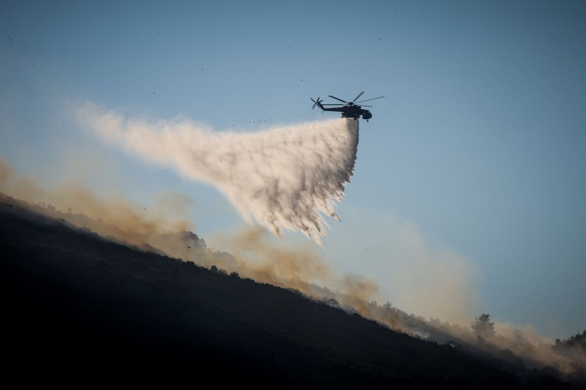 Φωτιά στη Ζάκυνθο στην περιοχή Μαραθιάς – Επιχειρούν εναέρια μέσα