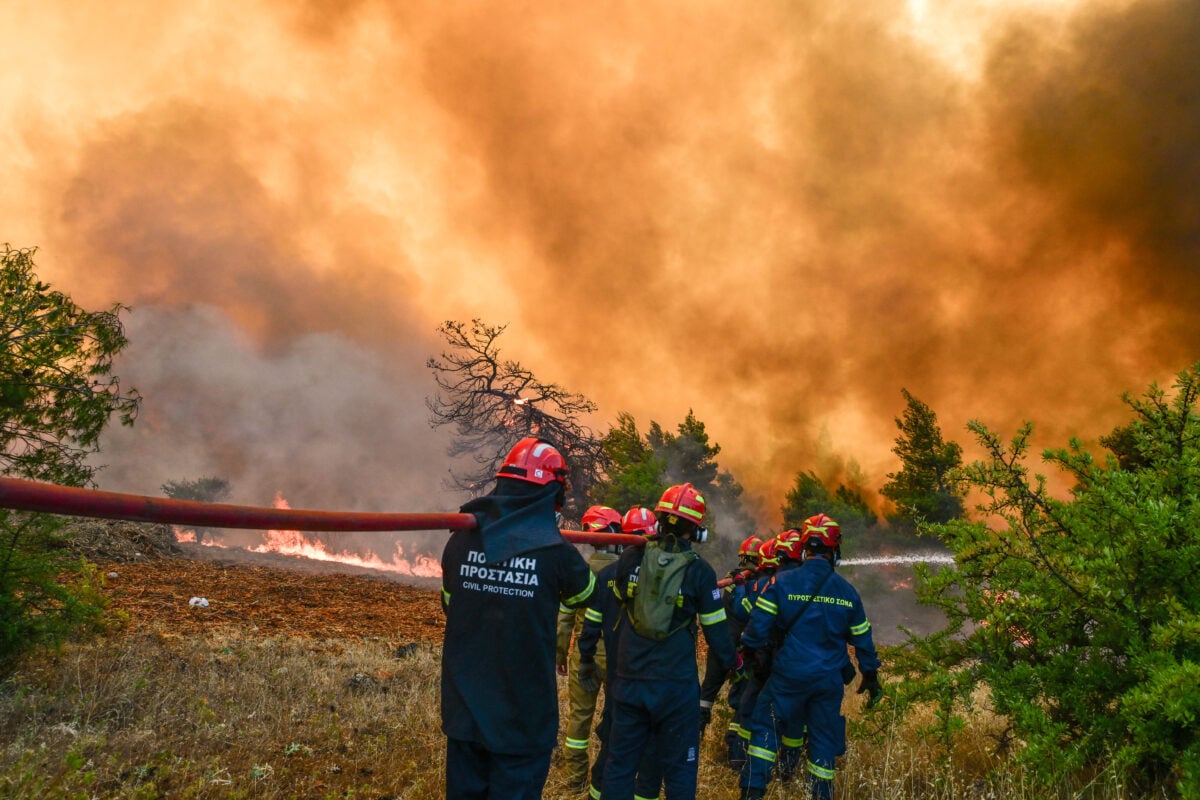 Συναγερμός για φωτιές τα επόμενα 24ωρα: Άνεμοι έως 9 μποφόρ και 39 βαθμοί Κελσίου – Επικίνδυνες περιοχές