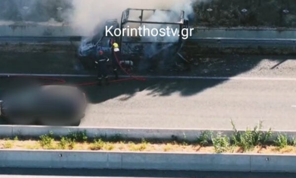 Κιάτο: Φορτηγάκι τυλίχθηκε στις φλόγες εν κινήσει στην Κορίνθου – Πατρών, ο οδηγός πρόλαβε να βγει