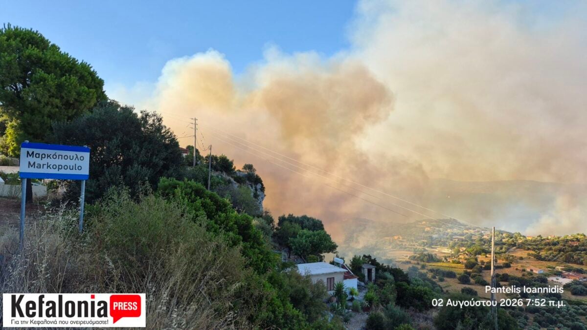 Φωτιά στην Κεφαλονιά: Συνεχής μάχη με τις αναζωπυρώσεις, οι φλόγες έφτασαν στα σπίτια