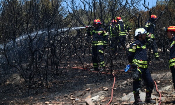 Φωτιά στο Κορωπί: Σηκώθηκαν και 2 εναέρια