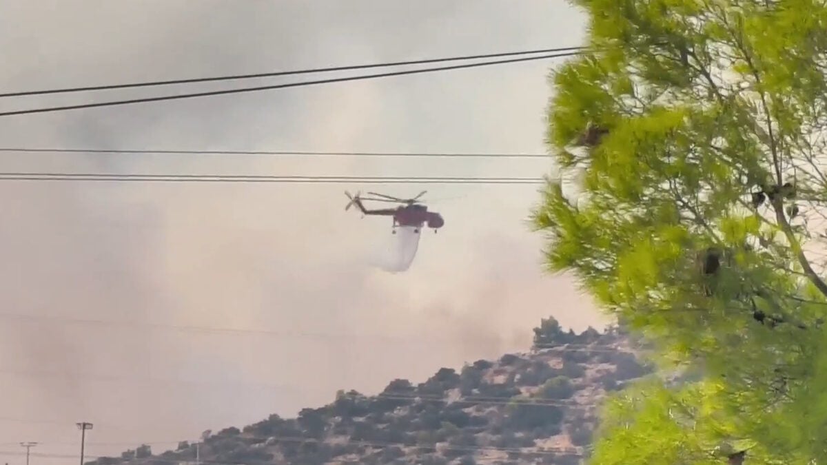 Νέα αναζωπύρωση της πυρκαγιάς στο νότιο μέτωπο: Συναγερμός σε Μέγαρα και Βλυχάδα 3 Νέα αναζωπύρωση της πυρκαγιάς στο νότιο μέτωπο: Συναγερμός σε Μέγαρα και Βλυχάδα