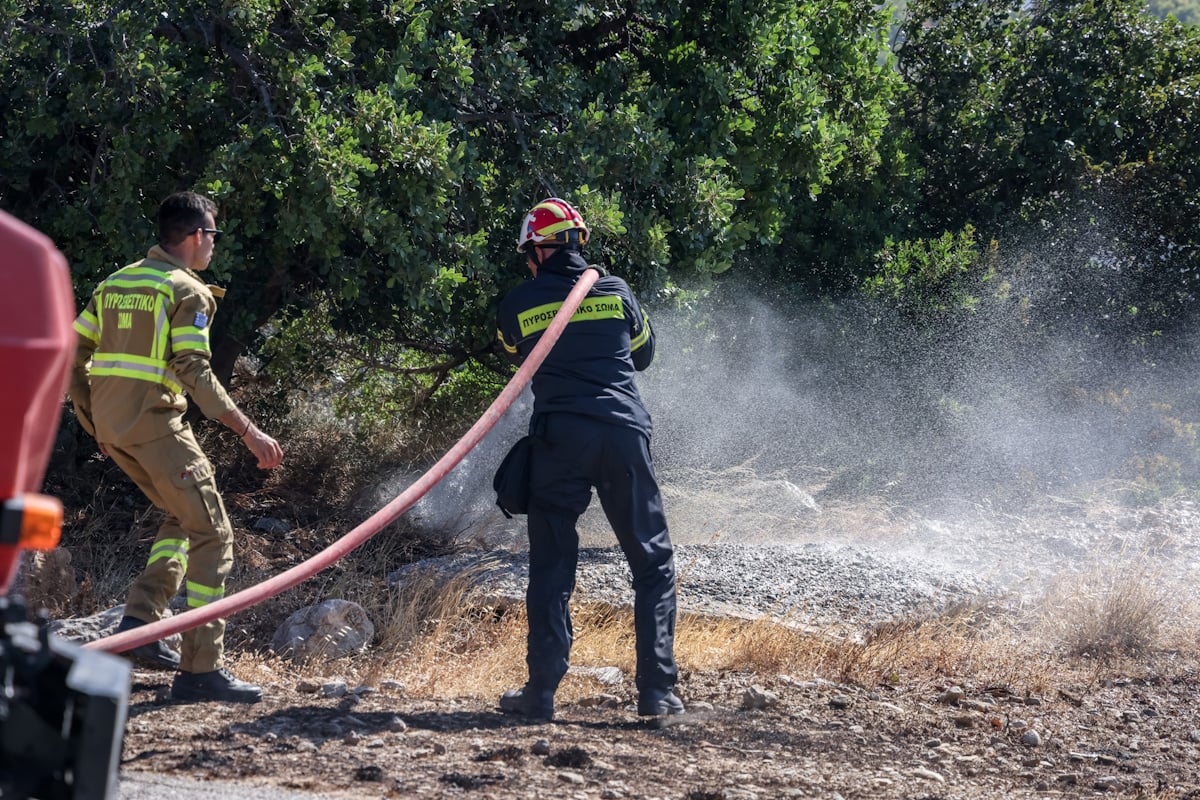 Φωτιά στο Σκάλωμα Φωκίδας – Ρίψεις νερού από 7 αεροπλάνα και 2 ελικόπτερα