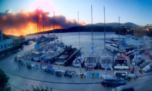 Φωτιά σε δάσος στη Σκύρο: Ενισχύθηκαν οι δυνάμεις, εκκενώθηκαν 2 οικισμοί