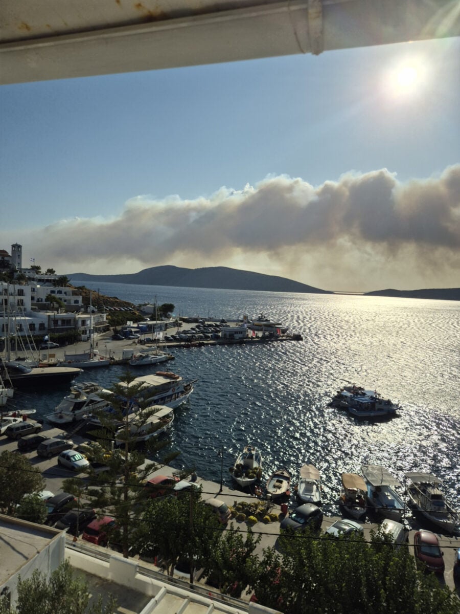 Φωτιά σε δάσος στη Σκύρο: Ενισχύθηκαν οι δυνάμεις, εκκενώθηκαν 2 οικισμοί 9 Φωτιά στη Σκύρο