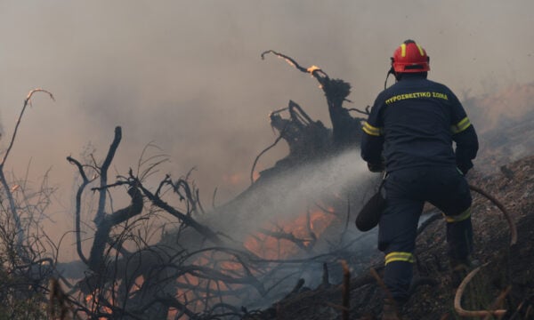 Φωτιά στην Κάλυμνο: 112 για ετοιμότητα στα Βλυχάδια