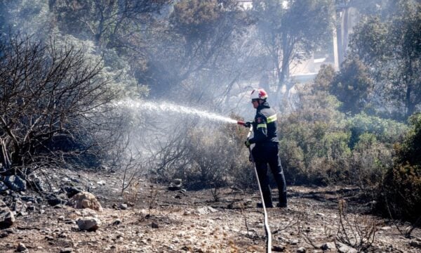 Φωτιά στον Στανό Αιτωλοακαρνανίας – Ρίψεις νερού από αεροπλάνο