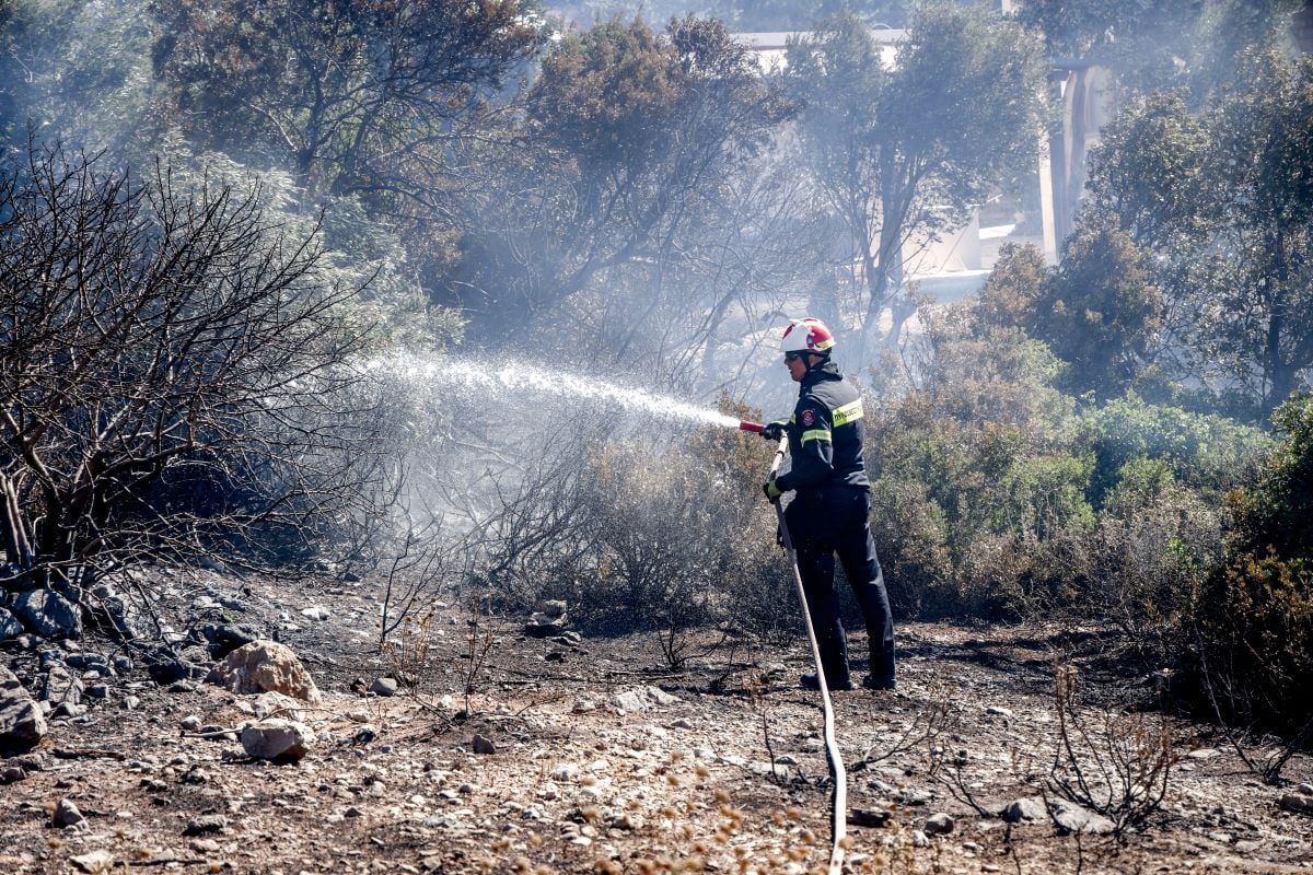 Φωτιά στον Στανό Αιτωλοακαρνανίας – Ρίψεις νερού από αεροπλάνο