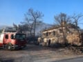 Φωτιά στη Σαλαμίνα: Ολονύχτια μάχη με τις αναζωπυρώσεις, σοβαρά 3 από τους τραυματίες, πολλά καμένα σπίτια