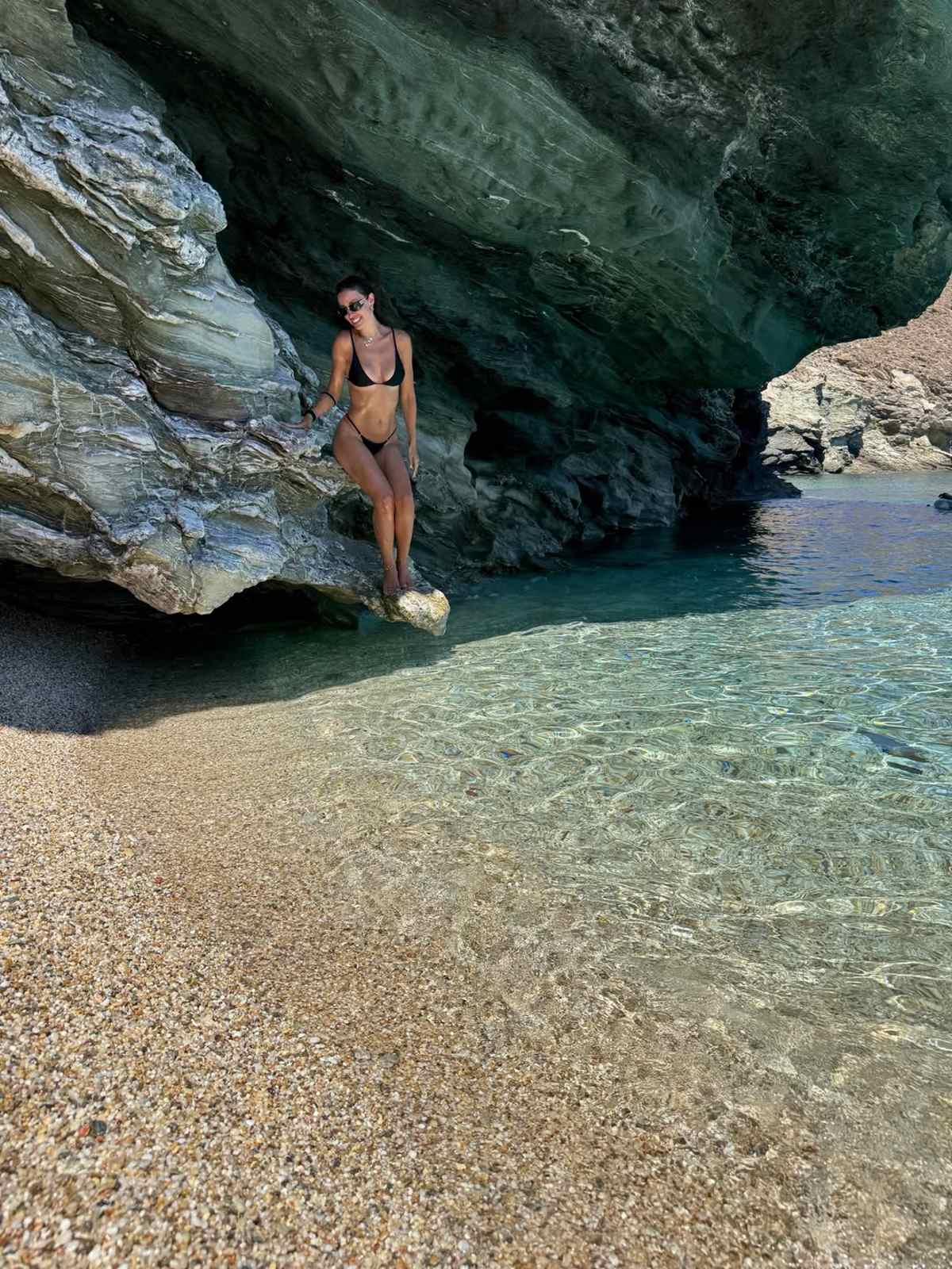 Φουρέιρα: Άλμπουμ από τις καλοκαιρινές διακοπές με τον γιο της, Ερμή – Με μαύρο μπικίνι και κορμί που εντυπωσιάζει 20 Φουρέιρα