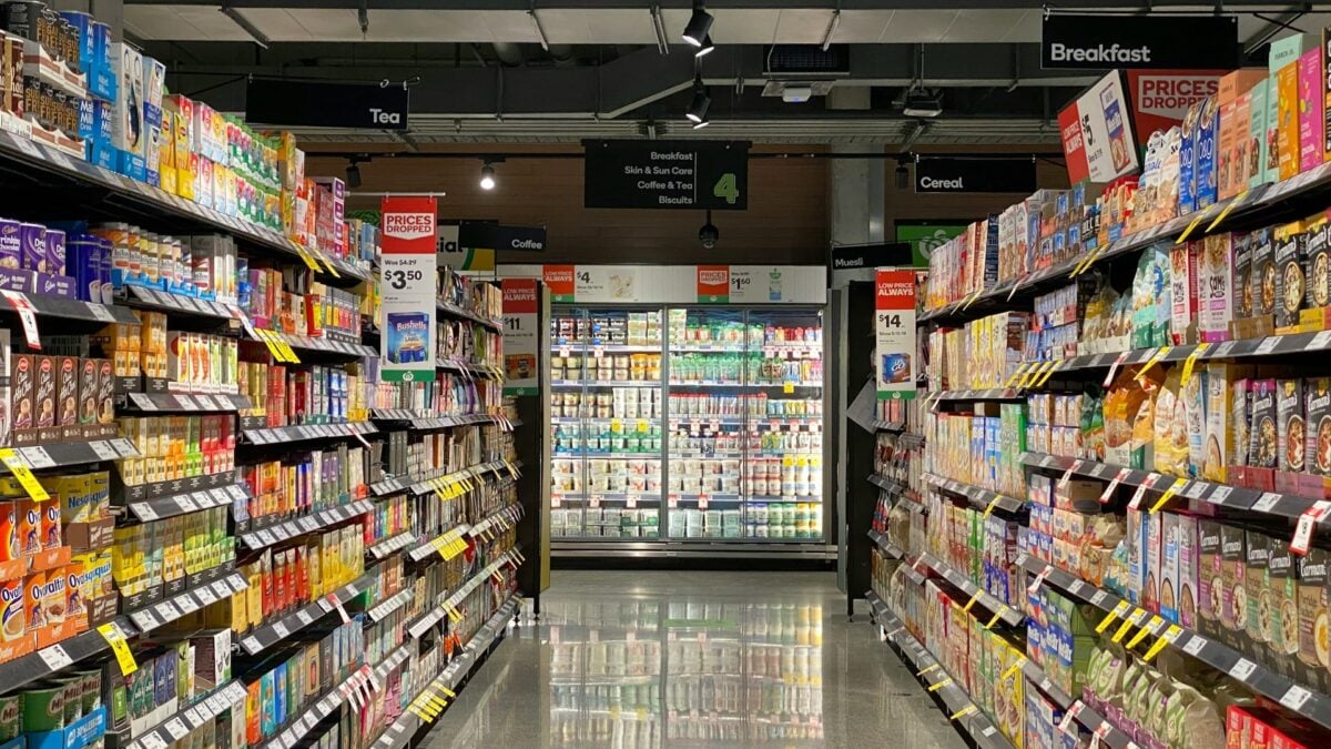 Δύο μέτωπα στην οικονομία: Τι εξετάζεται για φόρους και νέα κύματα ακρίβειας 1 Δύο μέτωπα στην οικονομία: Τι εξετάζεται για φόρους και νέα κύματα ακρίβειας