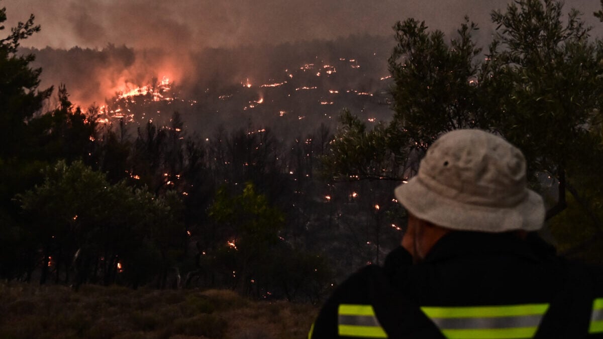 Φωτιά στην Κάρπαθο, στην περιοχή Σάνταλο 1 Φωτιά στην Κάρπαθο, στην περιοχή Σάνταλο