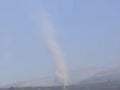Πύρινος ανεμοστρόβιλος στο Κανδήλι Μεγάρων – Δείτε βίντεο από το επικίνδυνο φαινόμενο