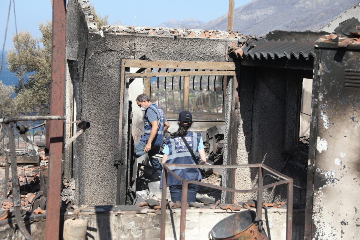 Πόρτο Γερμενό: Κρανίου τόπος μετά το καταστροφικό πέρασμα της φωτιάς – Ξεκίνησε η αυτοψία στα καμένα σπίτια
