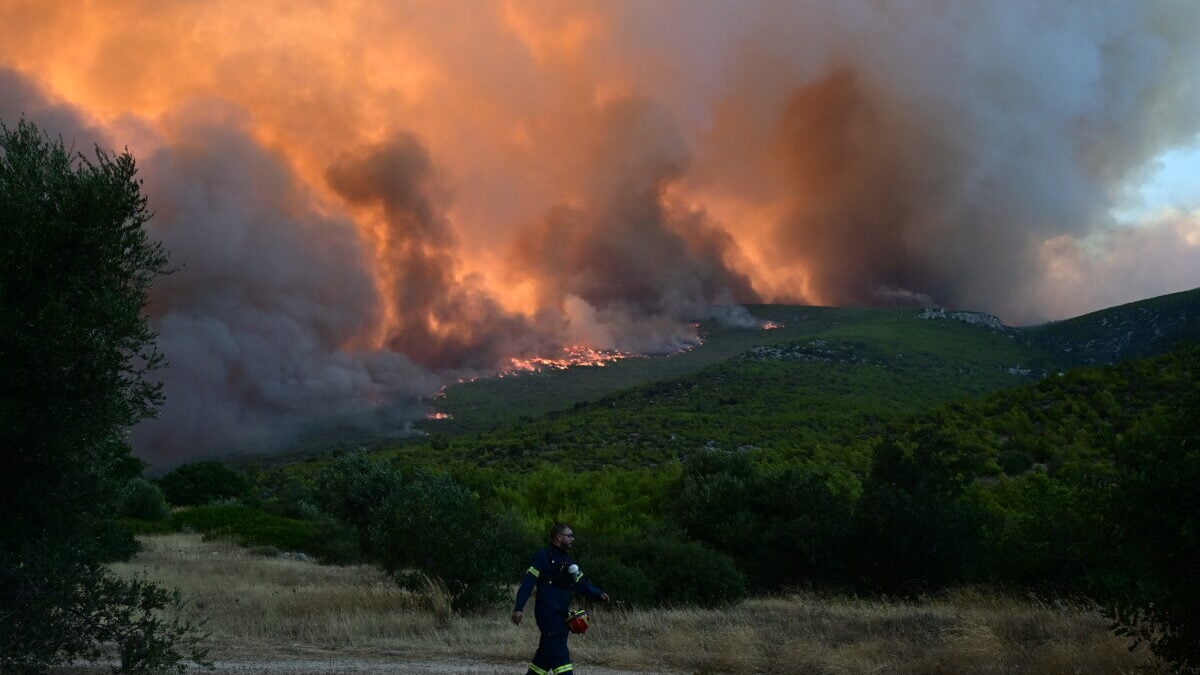 Φωτιές στην χώρα: Ριπές 110 χλμ/ώρα στην Κρήτη και 9 μποφόρ τη Δευτέρα – Πάνω από 400 πυρκαγιές μέσα σε 10 ημέρες 2 Φωτιές στην χώρα: Ριπές 110 χλμ/ώρα στην Κρήτη και 9 μποφόρ τη Δευτέρα – Πάνω από 400 πυρκαγιές μέσα σε 10 ημέρες