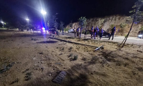 Φυλή: Νεκρή 17χρονη σε τροχαίο δυστύχημα – Αυτοκίνητο καρφώθηκε σε κολώνα