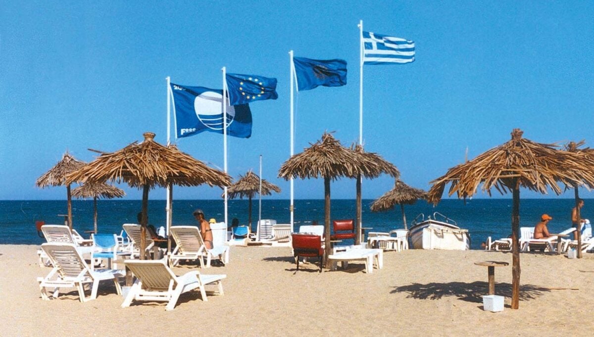 Γαλάζιες Σημαίες 2026: οι 17 καλύτερες ακτές στην Αττική