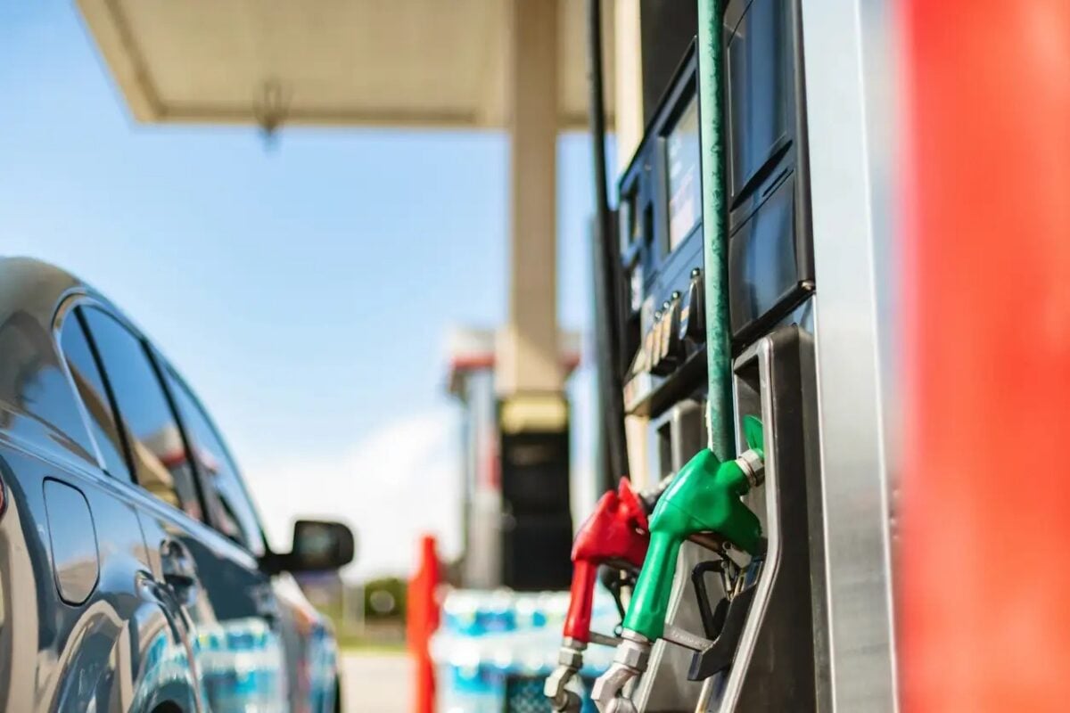 Η βενζίνη πάνω από 2 ευρώ η αμόλυβδη, στο τραπέζι νέα παράταση της επιδότησης