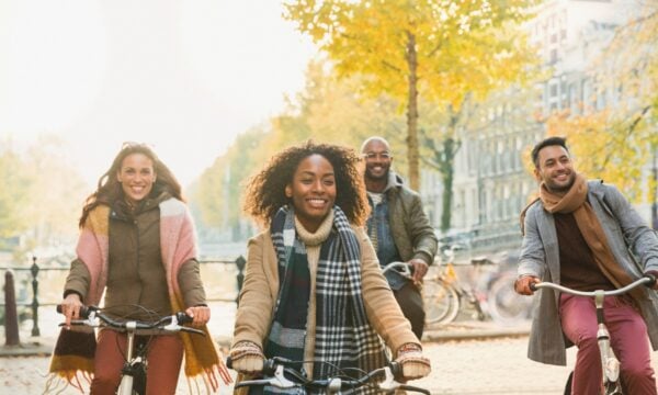 Airbnb: Γιατί η γενιά Z αποφεύγει τις μεγάλες πόλεις
