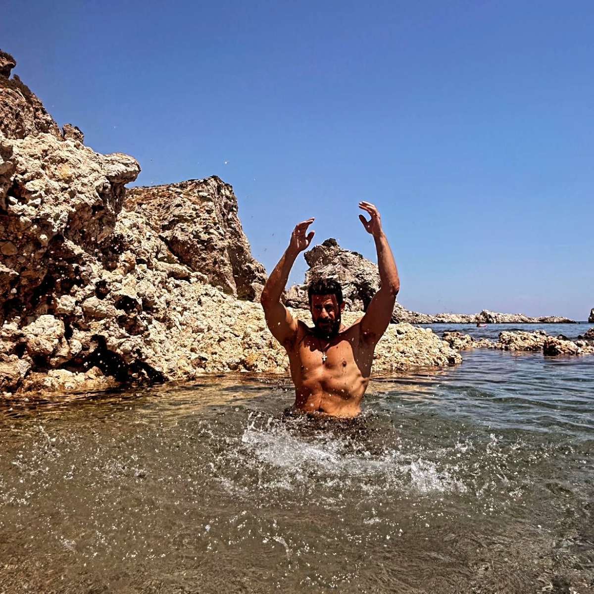 Γεωργούλης: Παιχνιδιάρικες φωτογραφίες από την παραλία με μαγιό στα 51 του ο Αλέξης 11 Αλέξης Γεωργούλης