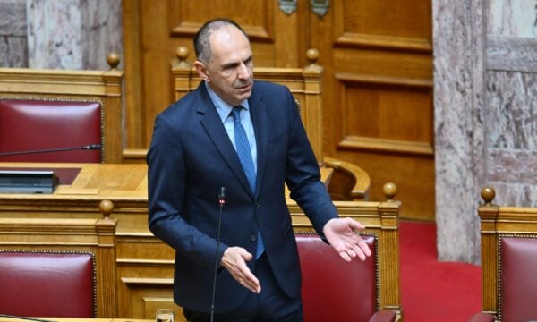 Βουλή: Αντιπαράθεση Γεραπετρίτη – Καζαμία για τα ελληνοτουρκικά, τα θαλάσσια πάρκα και τις διεθνείς συμμαχίες