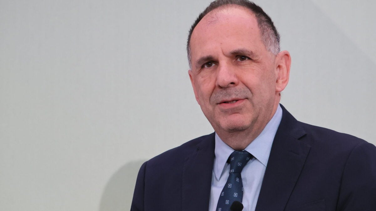 Γιώργος Γεραπετρίτης: Διαψεύδει δημοσίευμα – προϊόν τεχνητής νοημοσύνης η φωτογραφία του δήθεν δείπνου 1 Γιώργος Γεραπετρίτης: Διαψεύδει δημοσίευμα – προϊόν τεχνητής νοημοσύνης η φωτογραφία του δήθεν δείπνου