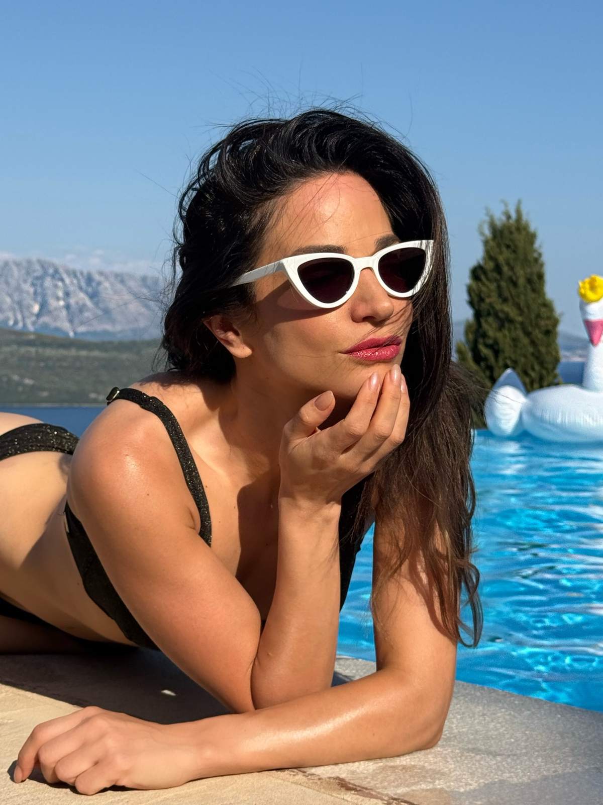 Κατερίνα Γερονικολού: Μαύρο μπικίνι και ναζιάρικες πόζες (φωτογραφίες) 17 Κατερίνα Γερονικολού