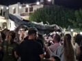Μυλοπόταμος: Ποια είναι η 90χρονη γιαγιά που έγινε viral διασκεδάζοντας στο πανηγύρι από την ξαπλώστρα
