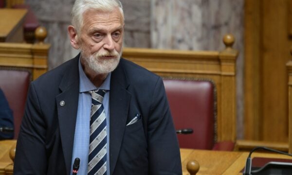Ατύχημα για Γιάννη Λοβέρδο: Έσπασε το χέρι του – «Τρεις ημέρες νιώθω μια μεγάλη ταλαιπωρία»