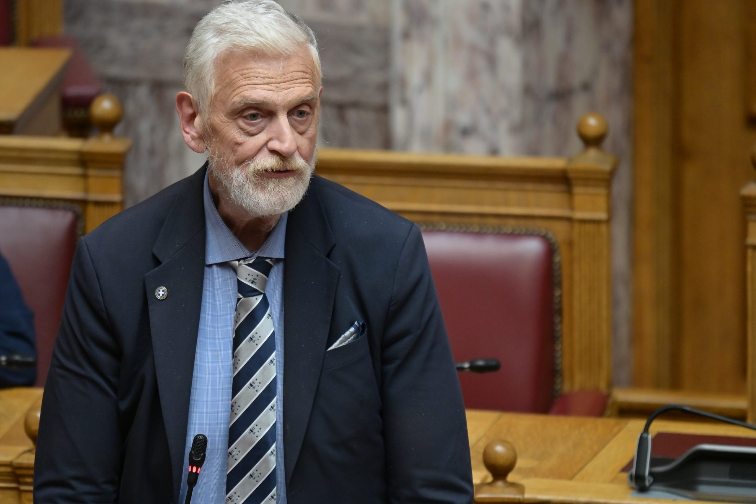 Ατύχημα για Γιάννη Λοβέρδο: Έσπασε το χέρι του – «Τρεις ημέρες νιώθω μια μεγάλη ταλαιπωρία»