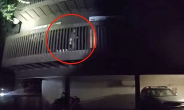 Πατέρας άφησε την 4χρονη κόρη του δίπλα σε σύνεργα ναρκωτικών – Το κοριτσάκι βγήκε στο μπαλκόνι και καλούσε σε βοήθεια