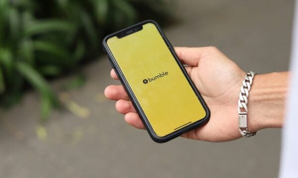 Τέλος εποχής για το Bumble: Οι άνδρες θα μπορούν πλέον να κάνουν την πρώτη κίνηση στην εφαρμογή γνωριμιών