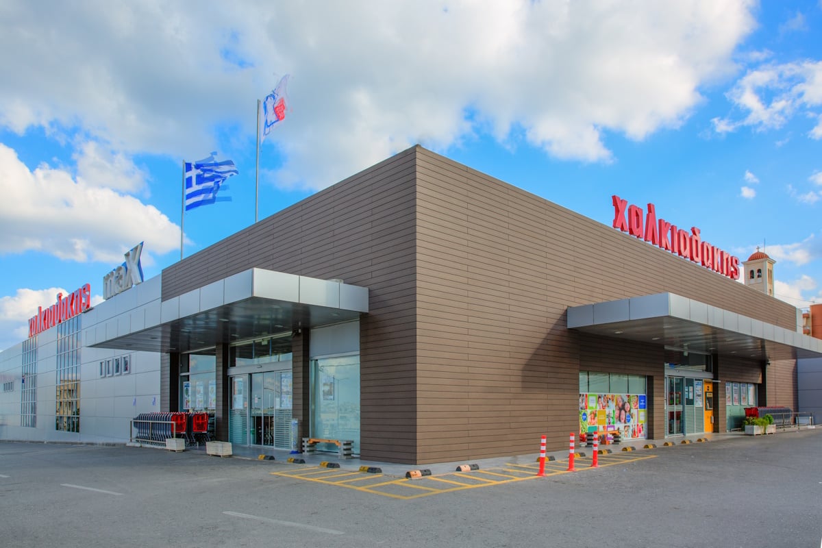 Ο Σκλαβενίτης ενισχύει το αποτύπωμά του στην Κρήτη: Αύξηση τζίρου 11%, σταθερά κέρδη και μέρισμα 12 εκατ. ευρώ από τη Χαλκιαδάκης