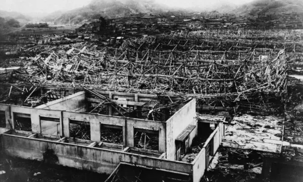 Σαν σήμερα το 1945: η ρίψη της πρώτης ατομικής βόμβας στον κόσμο στη Χιροσίμα (βίντεο – φωτο)