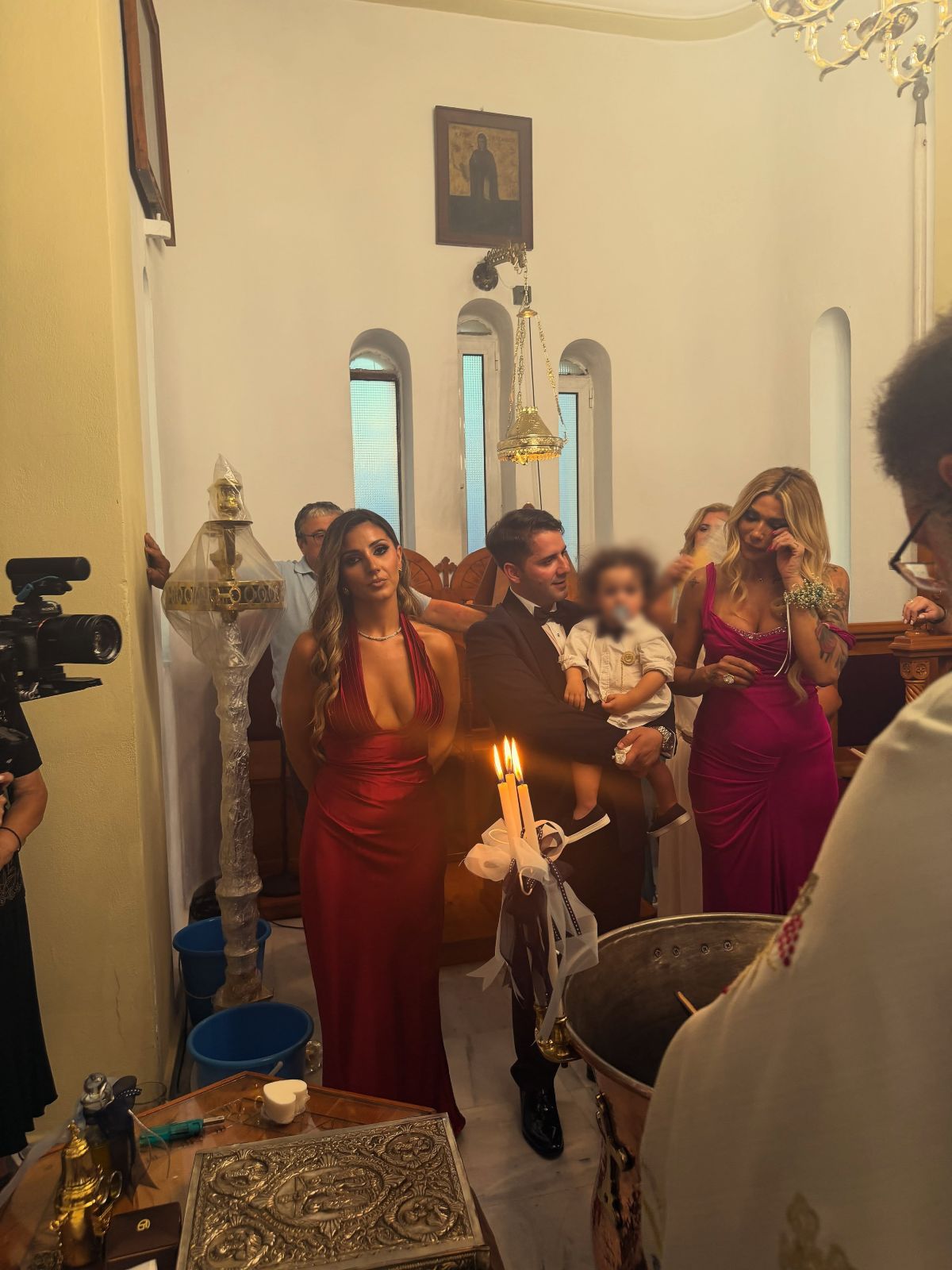 Ηλιάδη: Έγινε νονά σε διπλό μυστήριο – Η εμφάνιση και η συγκίνησή της (Φωτογραφίες – Βίντεο) 7 Ηλιάδη