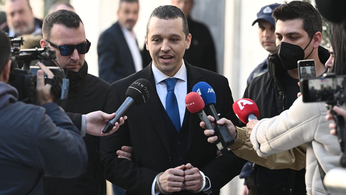 Έφη Θώδη για Ηλία Κασιδιάρη: «Πιστεύω ότι πρέπει να υπάρχει, έχει πει αλήθειες» 7 Ο Ηλίας Κασιδιάρης κάνει δηλώσεις στα τηλεοπτικά κανάλια