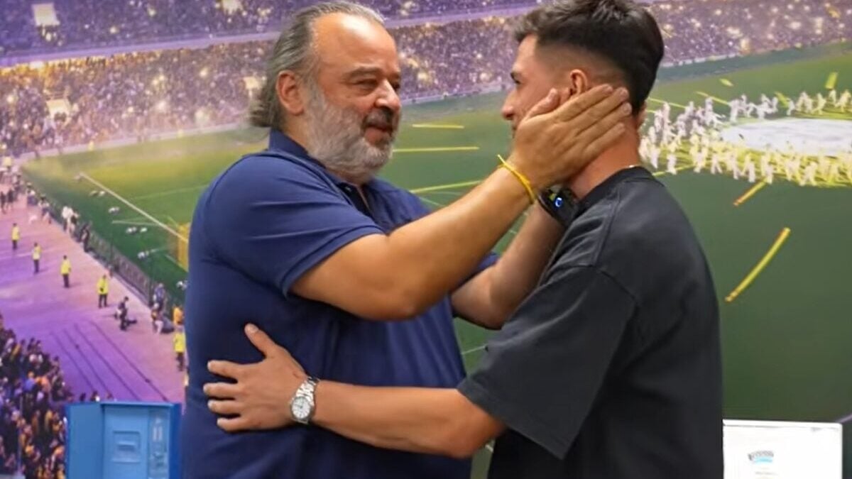 Μάριος Ηλιόπουλος σε Σταύρο Πήλιο: Κέρδισες με το σπαθί σου θέση στην ενδεκάδα, θα σε μαλώσω αν δεν είσαι ενωτικός στα αποδυτήρια 1 Μάριος Ηλιόπουλος σε Σταύρο Πήλιο: Κέρδισες με το σπαθί σου θέση στην ενδεκάδα, θα σε μαλώσω αν δεν είσαι ενωτικός στα αποδυτήρια