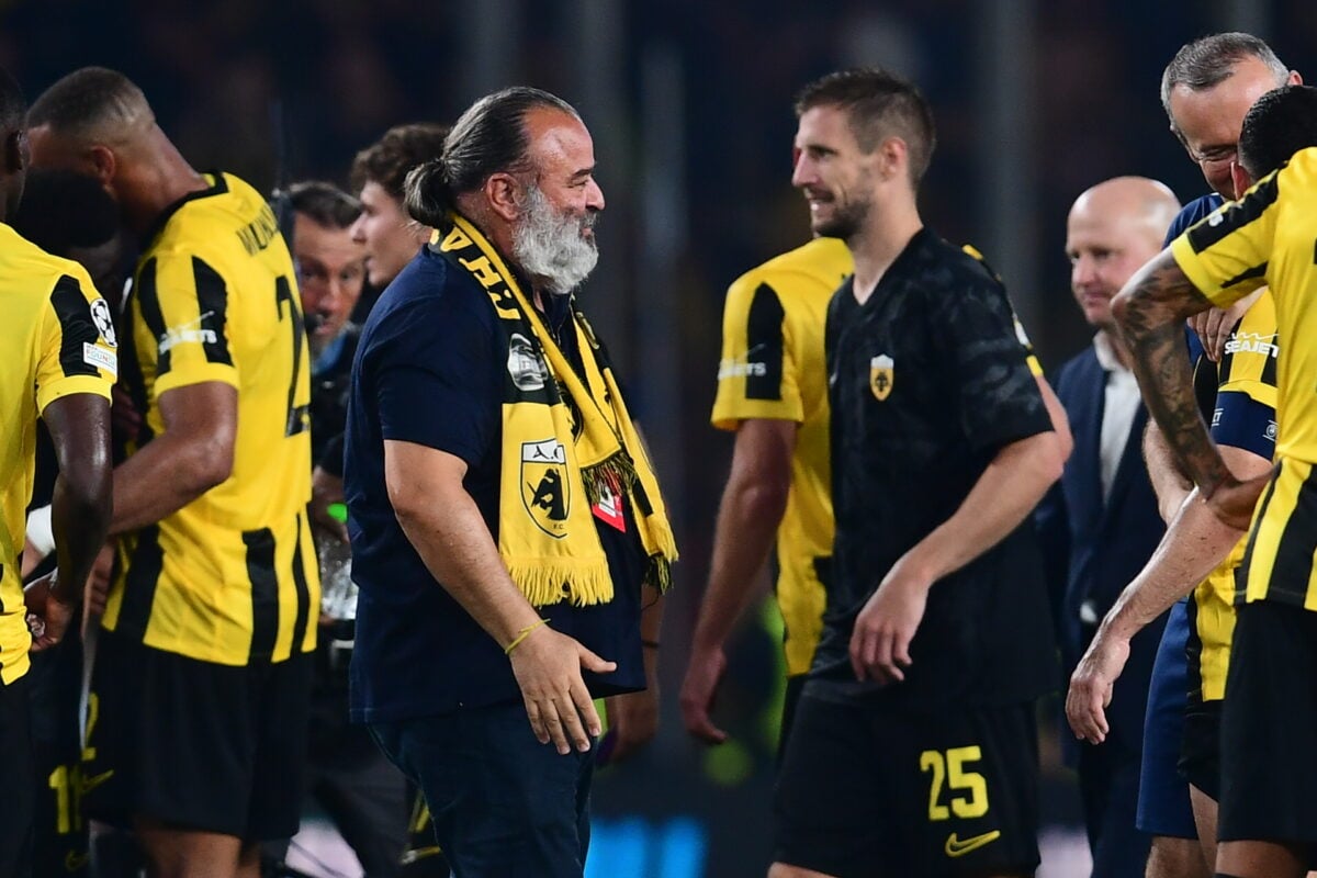 Ο Μάριος Ηλιόπουλος πανηγύρισε με τους παίκτες την πρόκριση της ΑΕΚ στη League Phase του Champions League 11 Ο Μάριος Ηλιόπουλος πανηγύρισε με τους παίκτες την πρόκριση της ΑΕΚ στη League Phase του Champions League