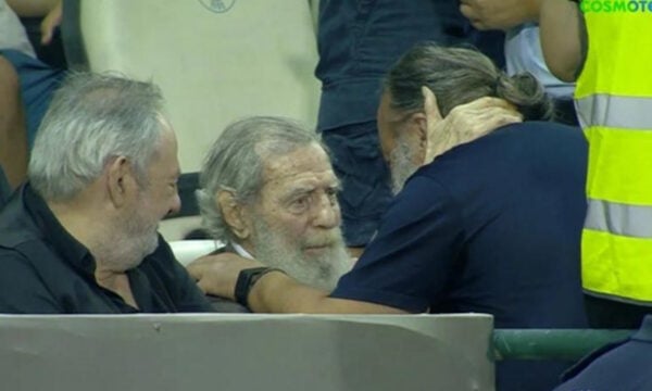 Ο Μάριος Ηλιόπουλος είχε αγκαλιά με τον Γιώργο Βαρδινογιάννη στο Κηφισιά – ΑΕΚ