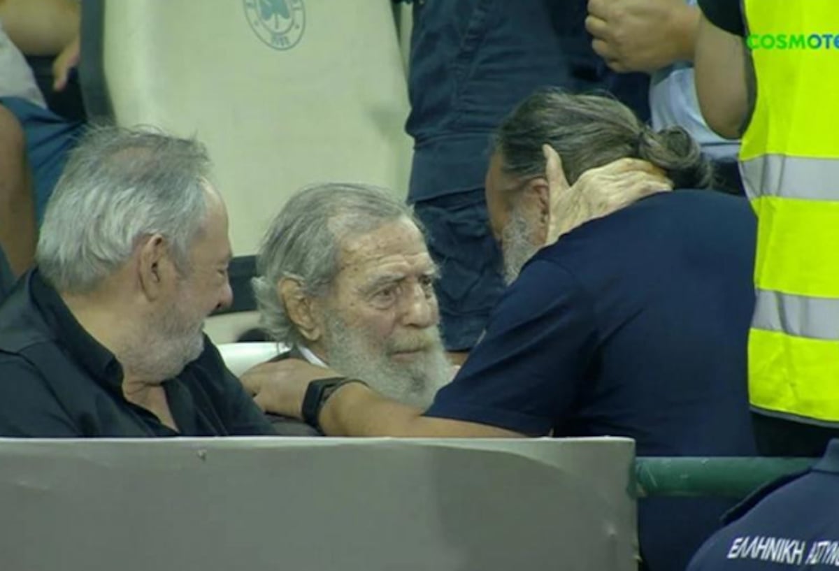 Ο Μάριος Ηλιόπουλος είχε αγκαλιά με τον Γιώργο Βαρδινογιάννη στο Κηφισιά – ΑΕΚ