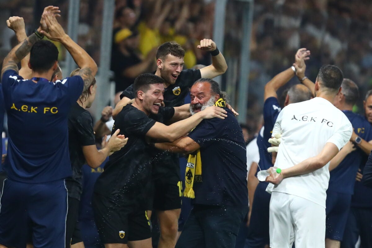 Ο Μάριος Ηλιόπουλος πανηγύρισε με τους παίκτες την πρόκριση της ΑΕΚ στη League Phase του Champions League 9 Ο Μάριος Ηλιόπουλος πανηγύρισε με τους παίκτες την πρόκριση της ΑΕΚ στη League Phase του Champions League