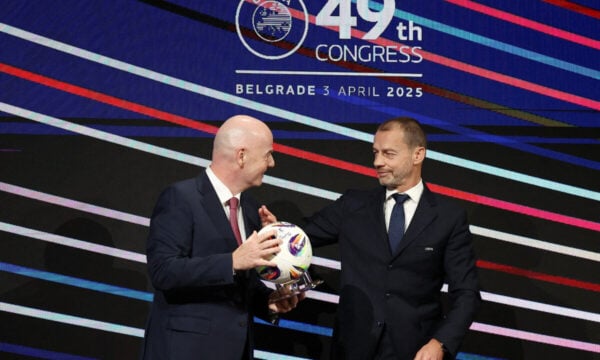 UEFA δεν αλλάζει στάση και πιέζει για την απομάκρυνση του Τζιάνι Ινφαντίνο από τη FIFA